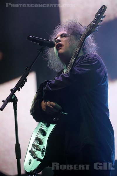 THE CURE - 2022-11-28 - PARIS - Accor Arena - Robert James Smith